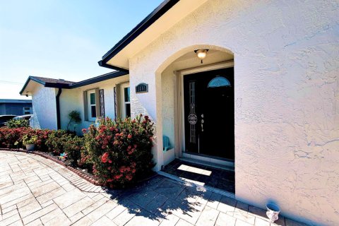 House in Sunrise, Florida 5 bedrooms, 193.7 sq.m. № 2170077 - photo 12