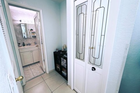 House in Sunrise, Florida 5 bedrooms, 193.7 sq.m. № 2170077 - photo 29