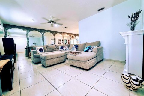 House in Sunrise, Florida 5 bedrooms, 193.7 sq.m. № 2170077 - photo 18