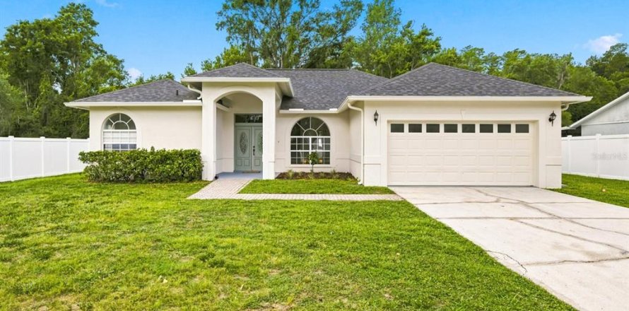 House in Lutz, Florida 3 bedrooms, 169.55 sq.m. № 2221418