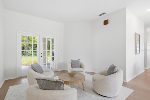 House in Lutz, Florida 3 bedrooms, 169.55 sq.m. № 2221418 - photo 9