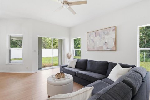 House in Lutz, Florida 3 bedrooms, 169.55 sq.m. № 2221418 - photo 25