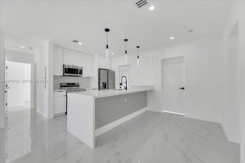Villa ou maison à vendre à North Miami, Floride: 3 chambres, 124.49 m2 № 2040068 - photo 5