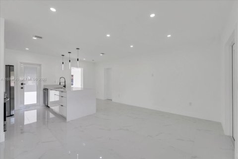 Villa ou maison à vendre à North Miami, Floride: 3 chambres, 124.49 m2 № 2040068 - photo 7