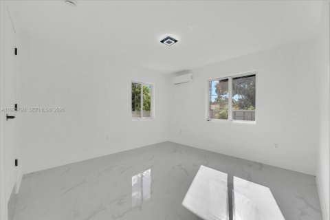 Villa ou maison à vendre à North Miami, Floride: 3 chambres, 124.49 m2 № 2040068 - photo 11