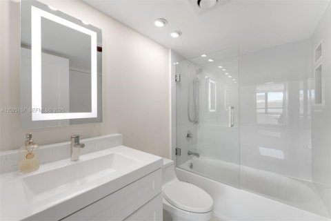 Condominio en venta en Miami, Florida, 2 dormitorios, 174.84 m2 № 2179057 - foto 24