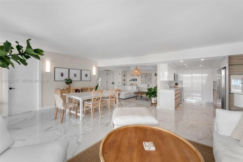 Condominio en venta en Miami, Florida, 2 dormitorios, 174.84 m2 № 2179057 - foto 4
