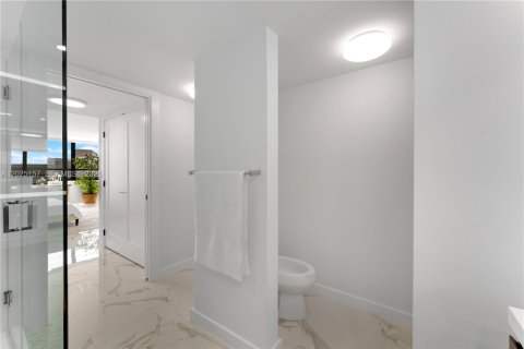 Condominio en venta en Miami, Florida, 2 dormitorios, 174.84 m2 № 2179057 - foto 17