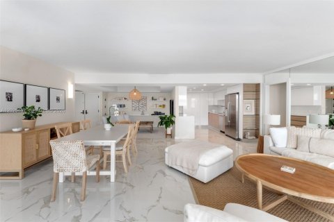 Condominio en venta en Miami, Florida, 2 dormitorios, 174.84 m2 № 2179057 - foto 2