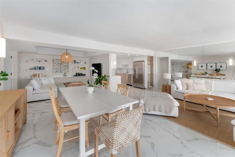 Condominio en venta en Miami, Florida, 2 dormitorios, 174.84 m2 № 2179057 - foto 3