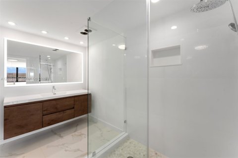 Condominio en venta en Miami, Florida, 2 dormitorios, 174.84 m2 № 2179057 - foto 16