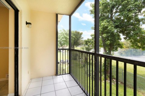 Appartement à louer à Coral Springs, Floride: 2 chambres, 78.97 m2 № 2269399 - photo 4