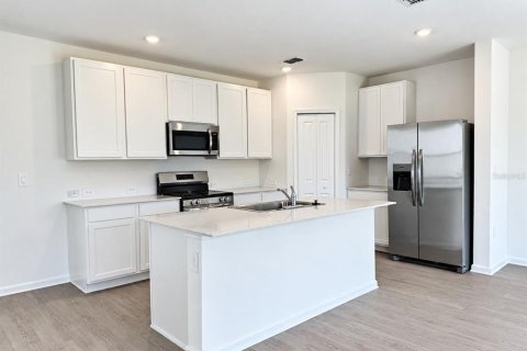 Villa ou maison à louer à Winter Haven, Floride: 4 chambres, 174.1 m2 № 2399060 - photo 4
