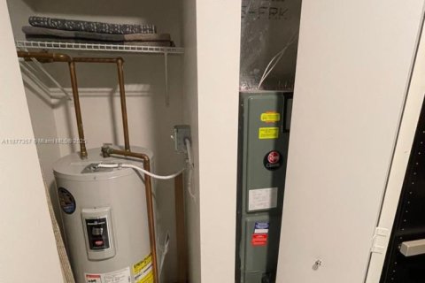 Condo in Aventura, Florida, 1 bedroom  № 1994941 - photo 15