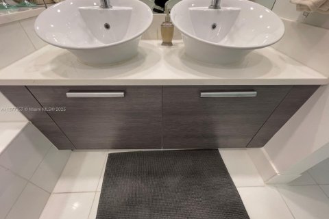 Condo in Aventura, Florida, 1 bedroom  № 1994941 - photo 14