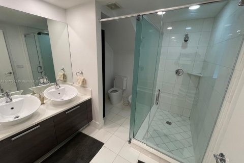Condo in Aventura, Florida, 1 bedroom  № 1994941 - photo 12