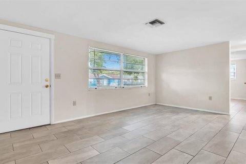 Villa ou maison à louer à Port Richey, Floride: 3 chambres, 114.27 m2 № 1868894 - photo 5