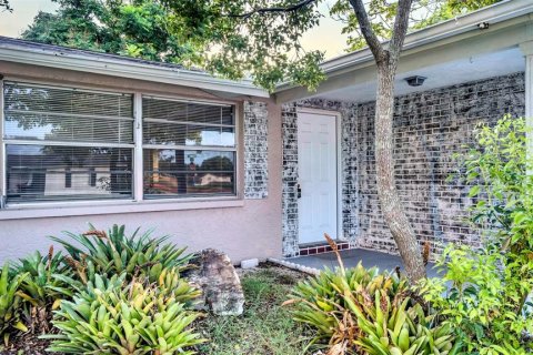 Villa ou maison à louer à Port Richey, Floride: 3 chambres, 114.27 m2 № 1868894 - photo 4