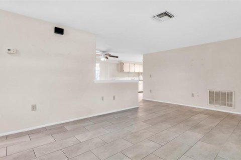 Villa ou maison à louer à Port Richey, Floride: 3 chambres, 114.27 m2 № 1868894 - photo 6