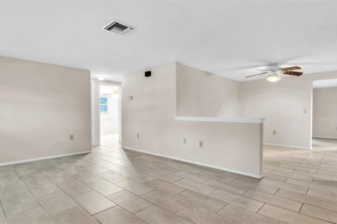 Villa ou maison à louer à Port Richey, Floride: 3 chambres, 114.27 m2 № 1868894 - photo 7