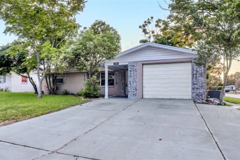 Villa ou maison à louer à Port Richey, Floride: 3 chambres, 114.27 m2 № 1868894 - photo 2