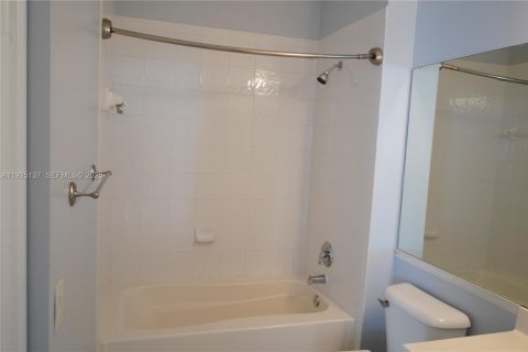 Condominio en alquiler en Miramar, Florida, 1 dormitorio, 72 m2 № 1983756 - foto 14