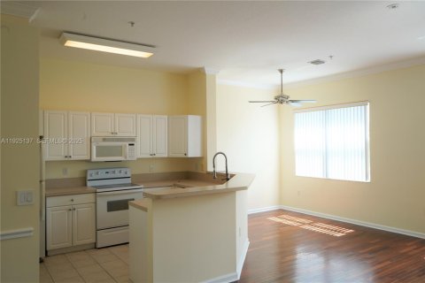 Condominio en alquiler en Miramar, Florida, 1 dormitorio, 72 m2 № 1983756 - foto 6