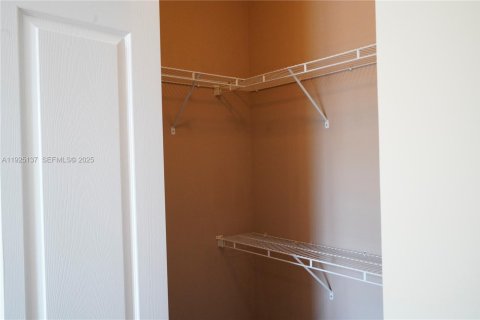 Condominio en alquiler en Miramar, Florida, 1 dormitorio, 72 m2 № 1983756 - foto 12