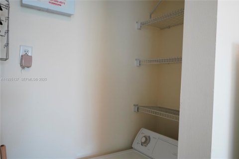 Condominio en alquiler en Miramar, Florida, 1 dormitorio, 72 m2 № 1983756 - foto 15