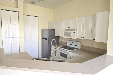 Condominio en alquiler en Miramar, Florida, 1 dormitorio, 72 m2 № 1983756 - foto 5