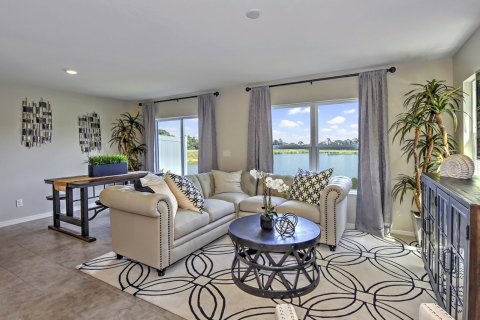 Townhouse in BAYSHORE COMMONS in North Fort Myers, Florida 2 bedrooms, 140 sq.m. № 56988 - photo 1