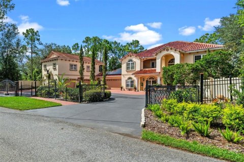 Casa en venta en Winter Springs, Florida, 8 dormitorios, 492.47 m2 № 1902682 - foto 2