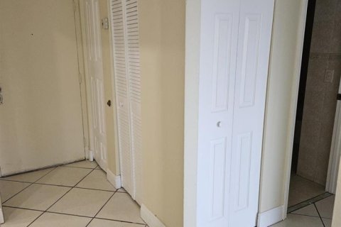 Copropriété à louer à Hialeah, Floride: 1 chambre, 67.35 m2 № 2083401 - photo 9