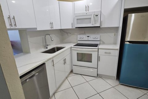 Copropriété à louer à Hialeah, Floride: 1 chambre, 67.35 m2 № 2083401 - photo 2