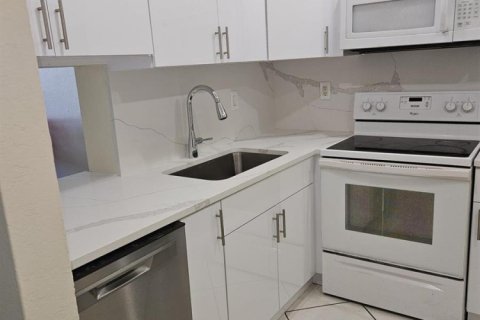 Copropriété à louer à Hialeah, Floride: 1 chambre, 67.35 m2 № 2083401 - photo 3