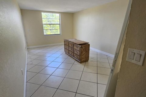 Copropriété à louer à Hialeah, Floride: 1 chambre, 67.35 m2 № 2083401 - photo 11