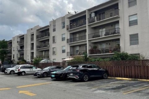 Copropriété à louer à Hialeah, Floride: 1 chambre, 67.35 m2 № 2083401 - photo 4