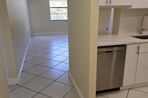 Copropriété à louer à Hialeah, Floride: 1 chambre, 67.35 m2 № 2083401 - photo 10