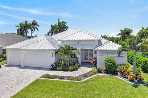 House in Englewood, Florida 3 bedrooms, 194.91 sq.m. № 2258758