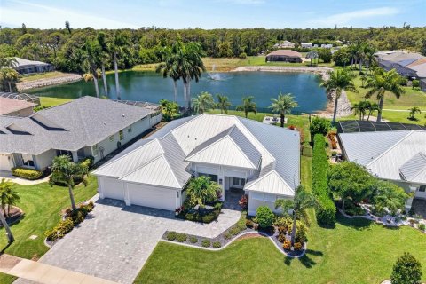 House in Englewood, Florida 3 bedrooms, 194.91 sq.m. № 2258758 - photo 2