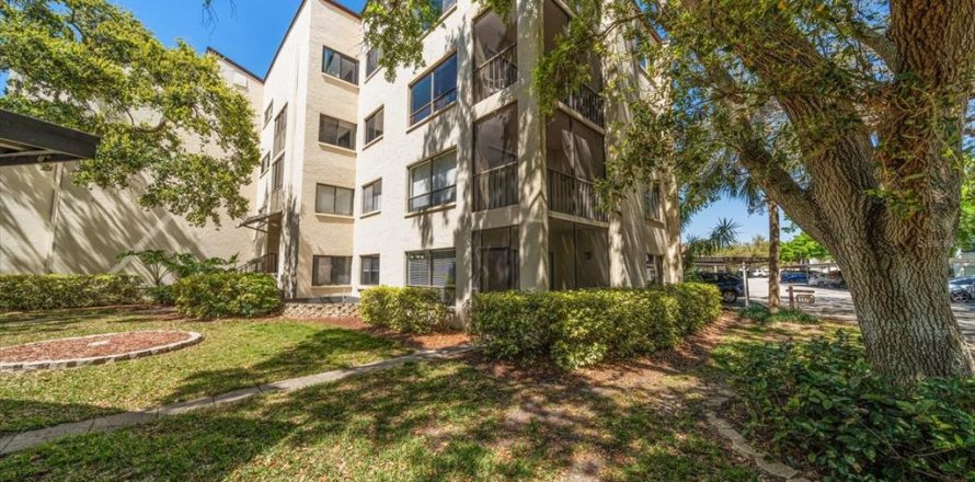 Condominio en Largo, Florida, 3 dormitorios № 1572225