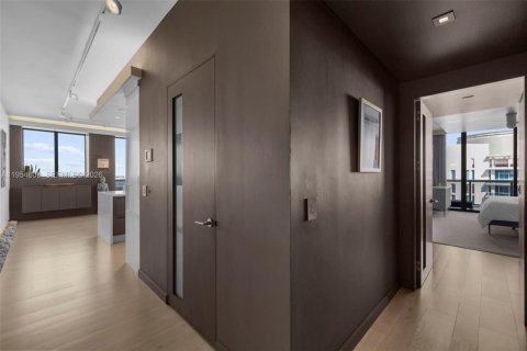 Condominio en alquiler en Miami Beach, Florida, 1 dormitorio, 122.91 m2 № 2008393 - foto 3