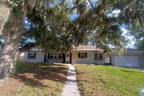 Casa en Lakeland, Florida 4 dormitorios, 256.5 m2 № 2140526