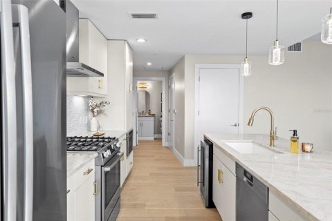 Condo in Saint Petersburg, Florida, 1 bedroom  № 2197726 - photo 9