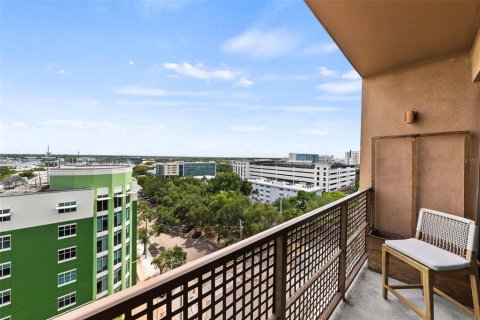 Condo in Saint Petersburg, Florida, 1 bedroom  № 2197726 - photo 29