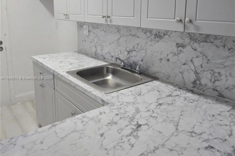 Appartement à louer à Cutler Bay, Floride: 2 chambres, 69.68 m2 № 1941295 - photo 6