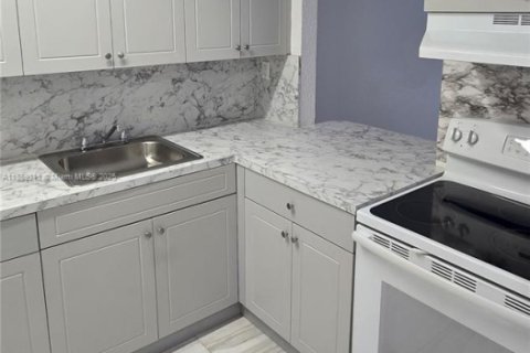 Appartement à louer à Cutler Bay, Floride: 2 chambres, 69.68 m2 № 1941295 - photo 1