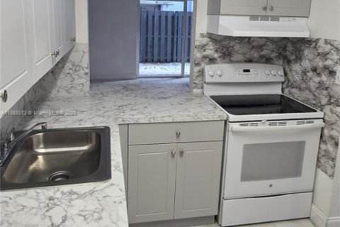 Appartement à louer à Cutler Bay, Floride: 2 chambres, 69.68 m2 № 1941295 - photo 2