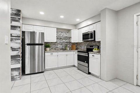 Villa ou maison à vendre à Sanford, Floride: 3 chambres, 142.42 m2 № 2345256 - photo 8
