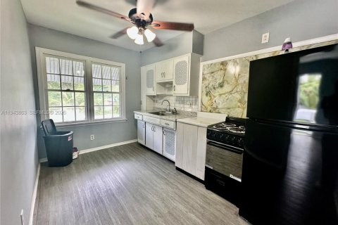 Condominio en alquiler en Miami, Florida, 1 dormitorio № 2059971 - foto 2